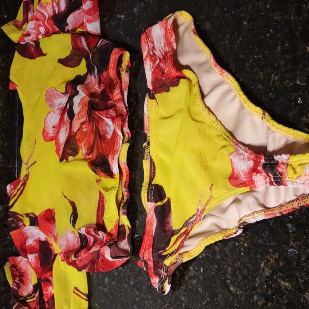 Fashion Nova 2 Piece Swim Suit Size Medium/Small Yellow, Red, Black, White - Picture 2 of 3